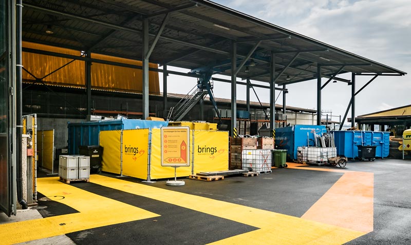 Wir beschriften Ihren Ökohof mit Bodenmarkierungen, Beschriftungstafeln und Fassadenbeschriftungen