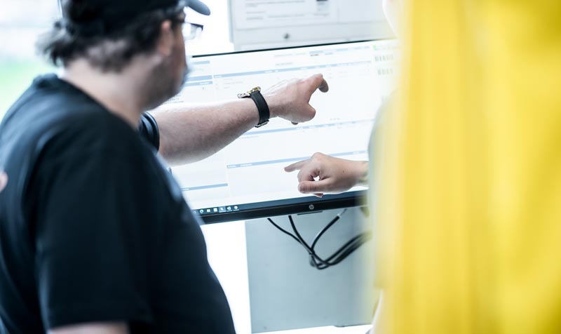 Einfache Bedienung mit Touch Bildschirm oder Maus